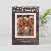 Rustieke houten string lichten Merriest Christmas Feestdagenkaart (Staand voorkant)