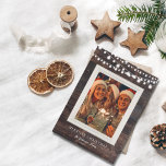 Rustieke houten string lichten Merriest Christmas  Feestdagenkaart<br><div class="desc">Rustieke Wood String Lights Merriest Christmas Photo Holiday Kaart - De perfecte manier om uw kerstgroeten dit vakantieseizoen uit te sturen. Kaart beschikt over uw favoriete foto in ons houten lijst,  met gloeiende snaarlampen die boven hangen. Kaart is onderdeel van een collectie.</div>