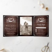 rustieke houten tandem fietstrouwfoto drieluik uitnodiging (Binnen)