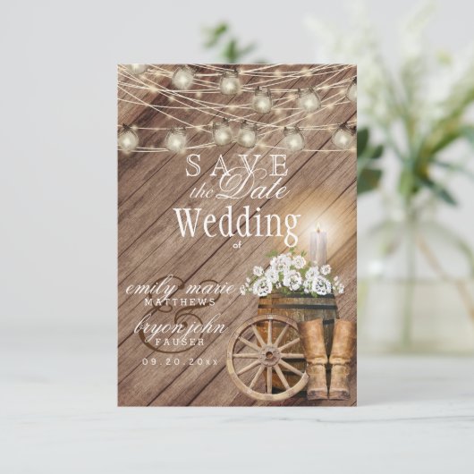 Rustieke houten vat en witte bloemen save the date (Staand voorkant)