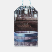 Rustieke Houten Vat & Lichtjes Winter Barn Bruilof Cadeaulabel (Achterkant)