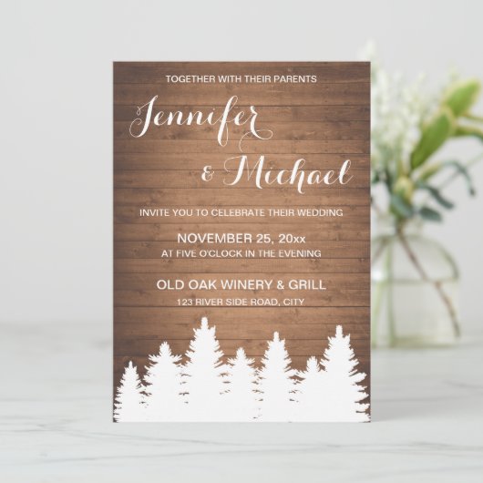 Rustieke houtnerf bos bruiloft uitnodiging kaart (Staand voorkant)