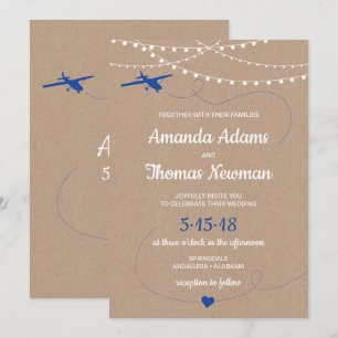 Rustieke huwelijksuitnodiging met een vliegtuig en kaart