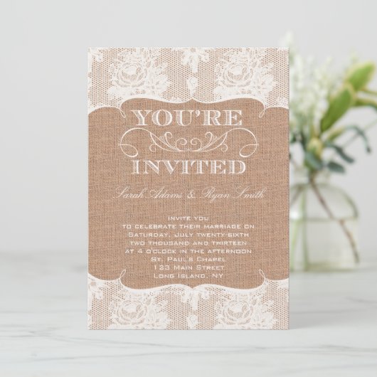 Rustieke jute print & kant bruiloft uitnodiging (Staand voorkant)