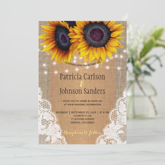 Rustieke jute zonnebloemen lichten en kant bruilof kaart (Staand voorkant)