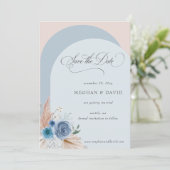 Rustieke kalligrafie Boho Dusty Blue Pampas Save The Date (Staand voorkant)