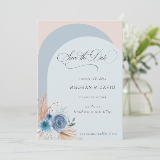 Rustieke kalligrafie Boho Dusty Blue Pampas Save The Date (Staand voorkant)