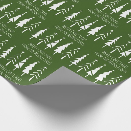 Rustieke kerstbomen op groen gepersonaliseerd cadeaupapier (Hoek)