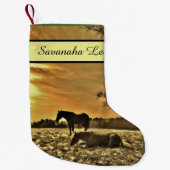 Rustieke kerstpaarden in de sneeuw Gepersonaliseer Kleine Kerstsok (Voorkant)