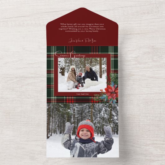 Rustieke kerstplaid w / Poinsettia & Pine Foto All In One Uitnodiging (Binnen)