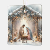 Rustieke kerststal met winterbloemen Kaart Keramisch Ornament (Links)