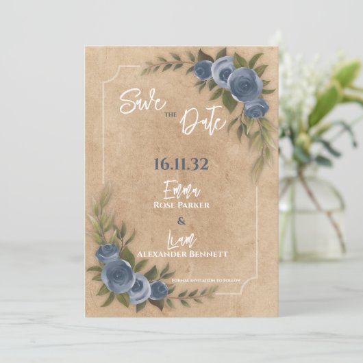 Rustieke Kraft Blue Floral Wedding Save the Date (Staand voorkant)