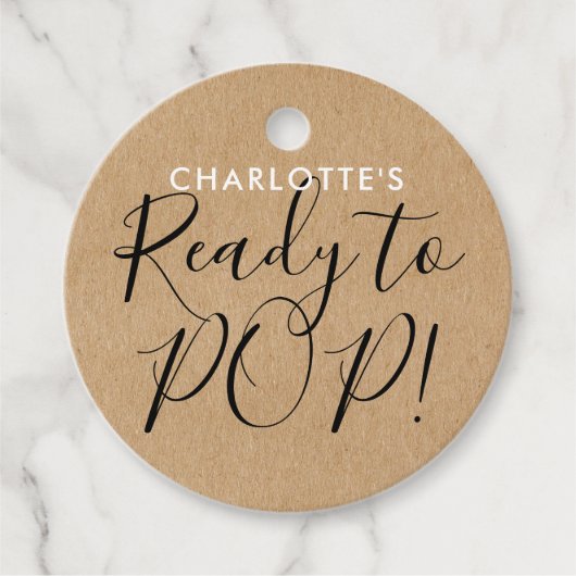 Rustieke Kraft Chic Script Klaar om Baby Shower te Bedankjes Labels (Voorkant)