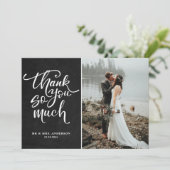 Rustieke krijtbord Hand Lettered Photo Wedding Bedankkaart (Staand voorkant)