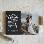 Rustieke krijtbord Hand Lettered Photo Wedding Bedankkaart<br><div class="desc">Geef bedankt aan familie en vrienden om deel uit te maken van uw bruiloft met deze rustieke bedankkaart met een faux krijtbordachtergrond,  moderne kalligrafie en bloemmotief. Andere kleuren zijn beschikbaar.</div>