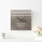 Rustieke  Lace Fence Board Script Typografie Vierkante Klok (Huis)