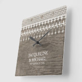 Rustieke  Lace Fence Board Script Typografie Vierkante Klok (Hoek)