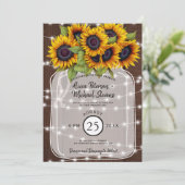 Rustieke land schuur hout zonnebloemen bruiloft kaart (Staand voorkant)