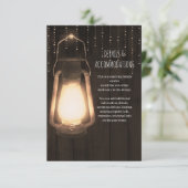 Rustieke lantaarn en lichten bruine houten trouwde informatiekaartje (Staand voorkant)