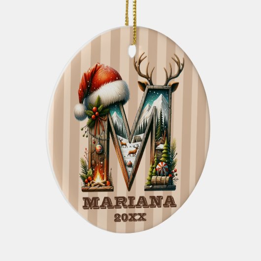 Rustieke Letter M Kerst met Gezellige Cabin Charm Keramisch Ornament (Rechts)