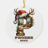 Rustieke letter P met feestelijke winterkajuitscèn Keramisch Ornament (Voorkant)