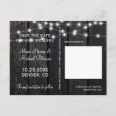 Rustieke lichten schuur houten foto save date brui aankondigingskaart (Achterkant)