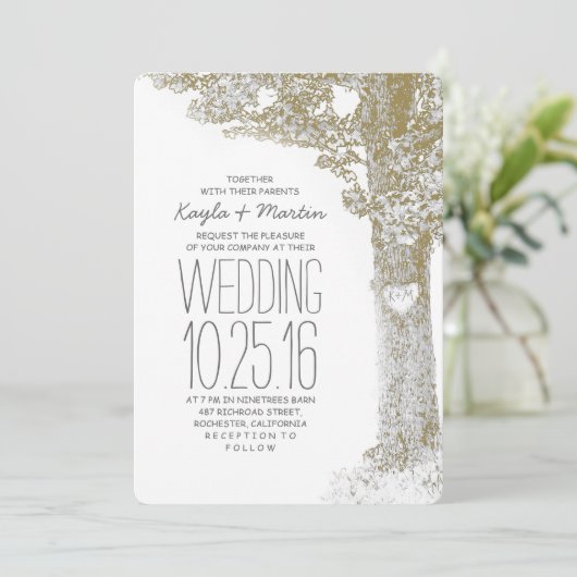 Rustieke liefde hart boom bruiloft uitnodigingen (Staand voorkant)