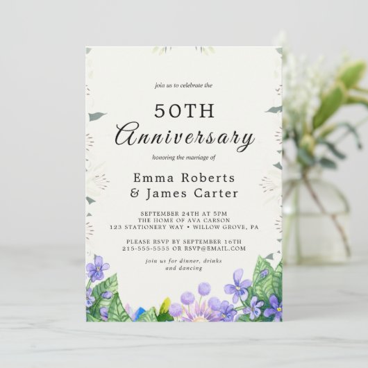 Rustieke Lila 50ste bruiloft Jubileum Uitnodiging (Staand voorkant)