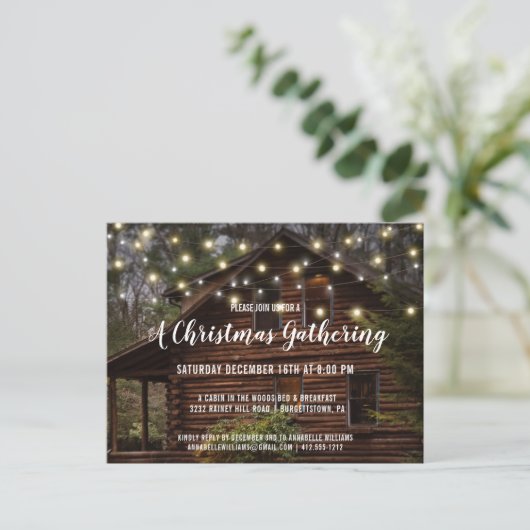 Rustieke Log Cabin String Lights Kerstfeest Uitnodiging Briefkaart (Staand voorkant)