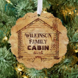 Rustieke log cabine gepersonaliseerde familienaam ornament kaart<br><div class="desc">Vier uw gezinshut of geef een leuk cadeau aan een vriend of familielid die net een nieuw huis heeft gekocht met dit prachtige, rustieke papieren kerstboom ornament. Dit dubbelzijdige ornament is voorzien van een hut op een houtnerf achtergrond, met ruimte voor uw gepersonaliseerde tekst. Gebruik de eenvoudige sjabloon om aan...</div>