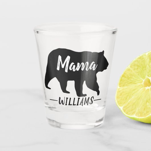 Rustieke Mama Beer Monogram Familienaam Shot Glas (Voorkant)