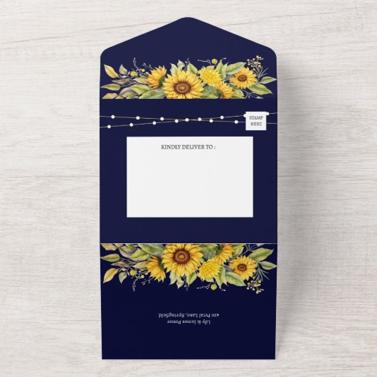 Rustieke marine blauw en zonnebloem bruiloft all in one uitnodiging (Buitenkant)