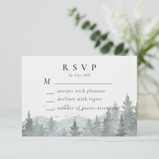 Rustieke Mountain Green Pine Tree Wedding Horizont RSVP Kaartje (Staand voorkant)