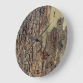 Rustieke natuurlijke noodlijdende bomen met boomsc grote klok (Hoek)