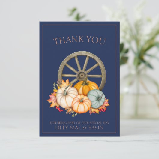 Rustieke Navy Blue Herfst Herfst Pompoenen Bruilof Bedankkaart (Staand voorkant)