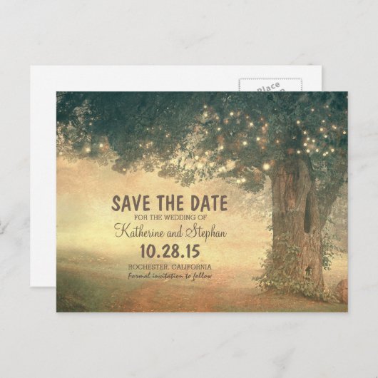 Rustieke oude boom en string lichten redden de dat aankondigingskaart (Voorkant / Achterkant)