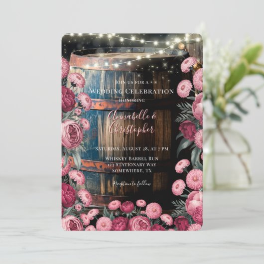Rustieke Outdoor Whiskey Barrel Wedding Celebratio Kaart (Staand voorkant)