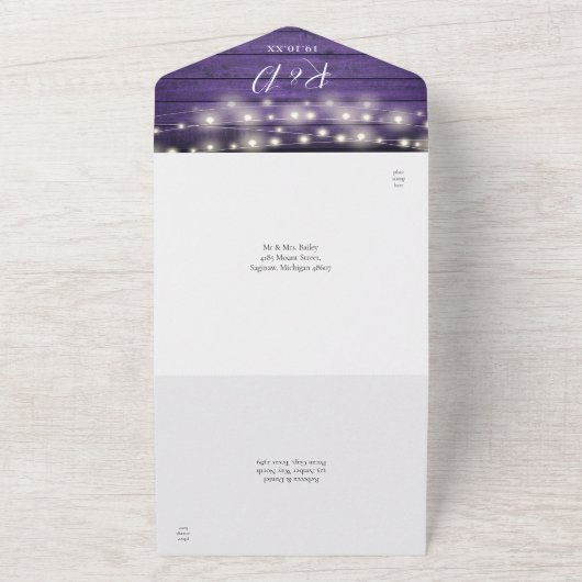 Rustieke paarse houten slingerlichtjes bloemige br all in one uitnodiging (Buitenkant)