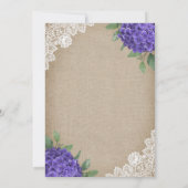 Rustieke Paarse Hydrangea Burlap Lace Wedding Kaart (Achterkant)