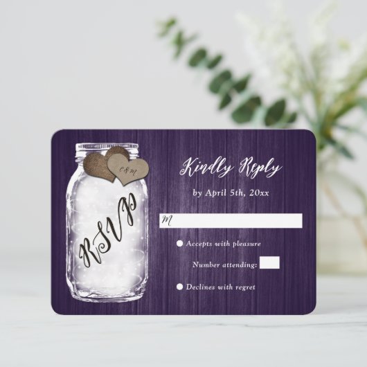 Rustieke Paarse Mason Jar Wood Wedding RSVP Kaart (Staand voorkant)