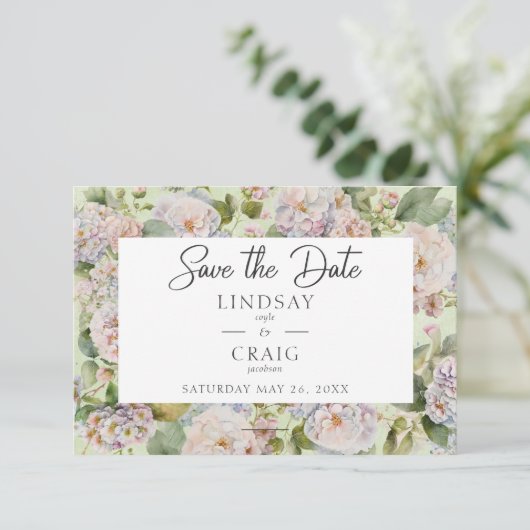 Rustieke Pastel Hydrangea Floral Monogram Sage Gro Save The Date (Staand voorkant)