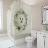 Rustieke Pine Cone Krans Monogrammed Boerderij Douchegordijn (In situ)