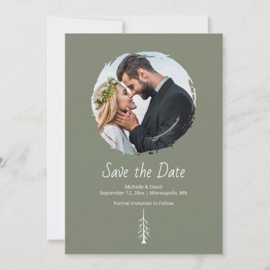 Rustieke Pine Tree Casual Sage Green Wedding Save The Date (Voorkant)