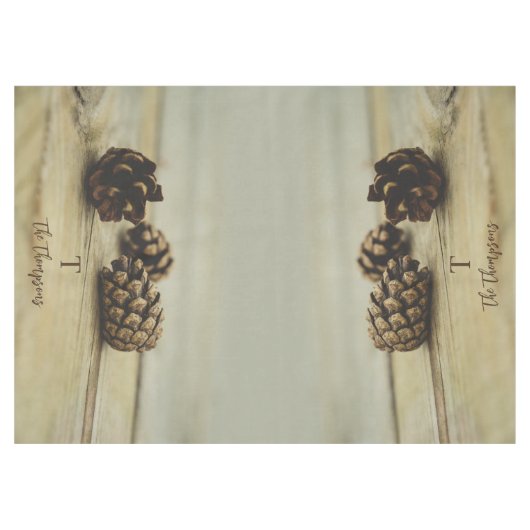 Rustieke Pinecones Aangepaste familienaam en monog Tafelkleed (Voorkant (Horizontaal))