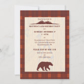 Rustieke Plaid Beer en Mountain verjaardagsfeest Kaart (Voorkant)