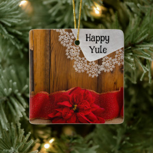 Rustieke Poinsettia Bloem en Rood Lint Happy Yule Keramisch Ornament