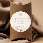 Rustieke pompoenen Elegant Fall Wedding Dank u Ronde Sticker<br><div class="desc">Verzegel uw huwelijksgunsten of enveloppen met deze romantische bedankbriefjes stickers versierd met schattige pompoenen en gebladerte. Perfect voor herfstbruiloften,  rustieke feesten en evenementen met een oogstthema. Personaliseer met uw namen en trouwdatum.</div>