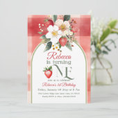 Rustieke rode aardbeienbes eerste 1e verjaardag kaart (Staand voorkant)