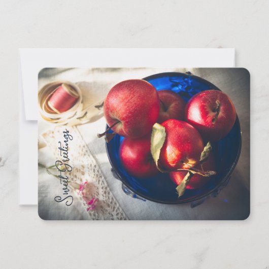 Rustieke rode appels, bloemen en lint feestdagenkaart (Voorkant)