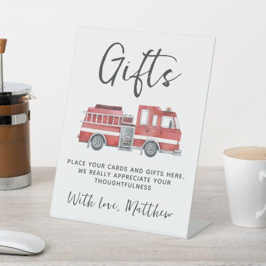 Rustieke Rode Brandweerwagen Verjaardagscadeau en  Reclamebord Met Voetstuk (Insitu)